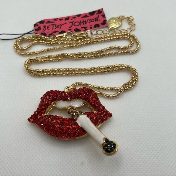 NECKLACE! Betsey Johnson Sexy Red Lips with Cigarette (black tip) BNWT - Picture 2 of 6